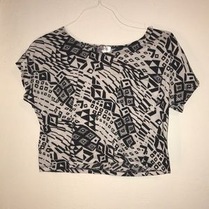Funky cropped 80s black and white top